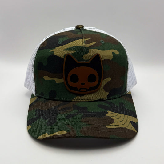 Camo and White Conduct